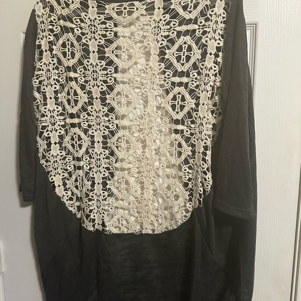 Umgee Charcoal Embroidered Kimono with Ivory Crochet Detail Size L - Picture 4 of 5
